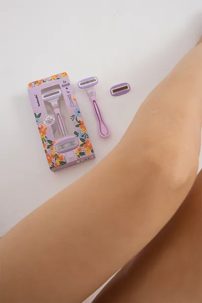 Luna 5 Bıçaklı Kadın Tıraş Makinesi 2 Yedek Tıraş Bıçağı Başlıklı - Hassas Ciltler Için